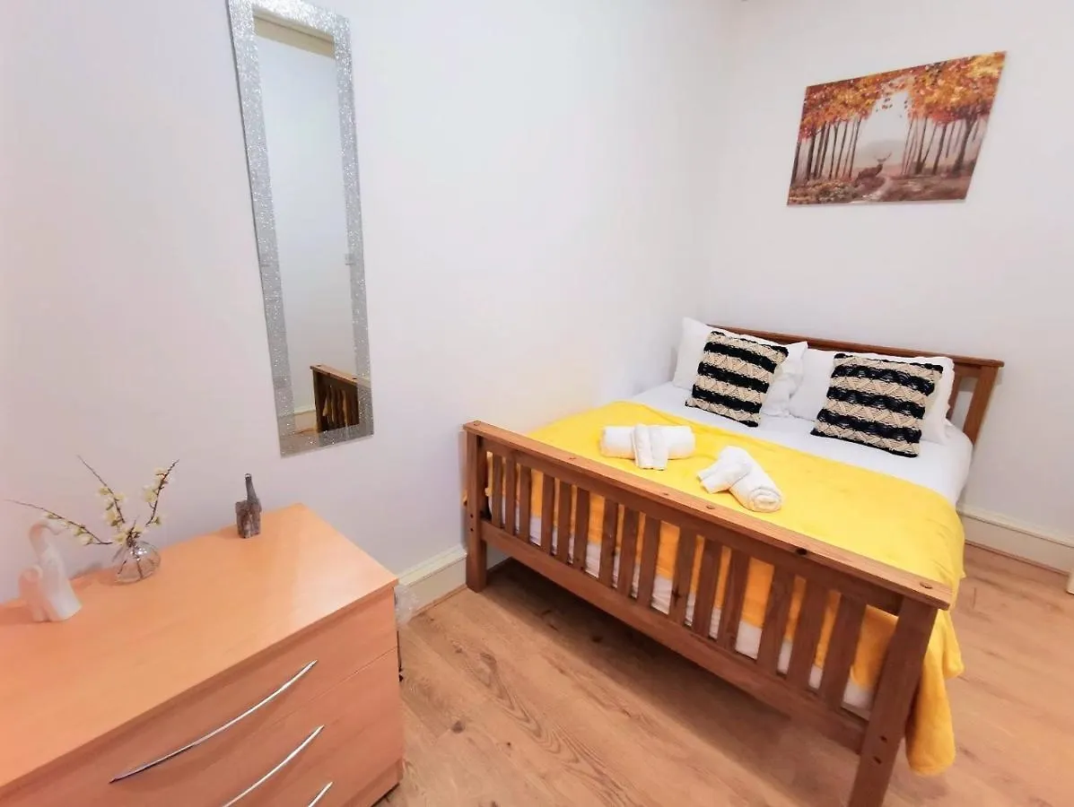 Luxury Five Bedroom Deluxe Duplex Apartment I City Centre Edinburgh I Fully Equipped I Fountainpark
