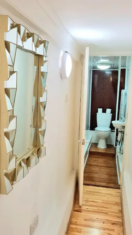 Luxury Five Bedroom Deluxe Duplex Apartment I City Centre Edinburgh I Fully Equipped I Fountainpark
