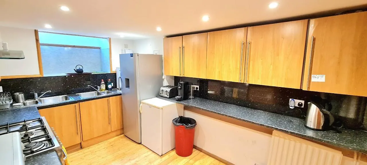 Luxury Five Bedroom Deluxe Duplex Apartment I City Centre Edinburgh I Fully Equipped I Fountainpark