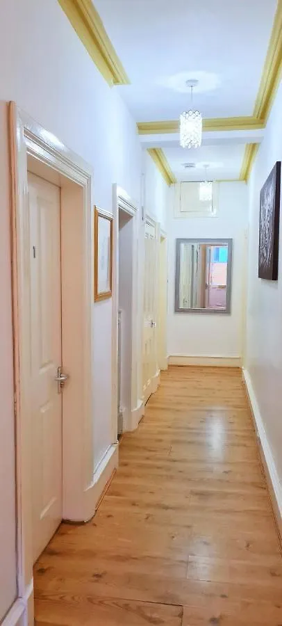 Luxury Five Bedroom Deluxe Duplex Apartment I City Centre Edinburgh I Fully Equipped I Fountainpark